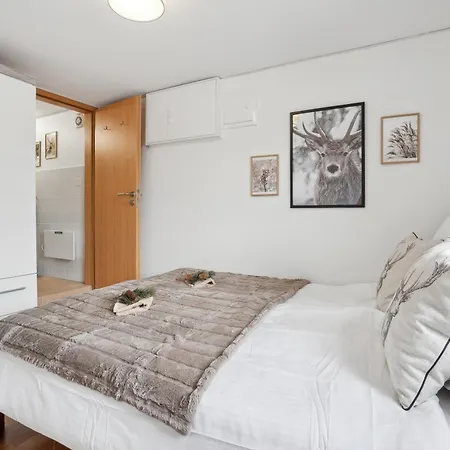 Joy - Idyllische Bergsicht *