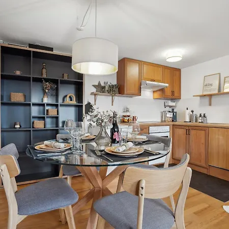 Joy - Idyllische Bergsicht